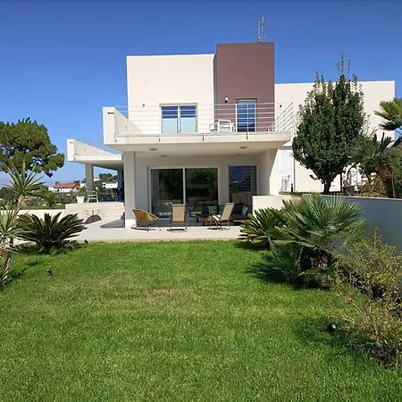 Flo Villa