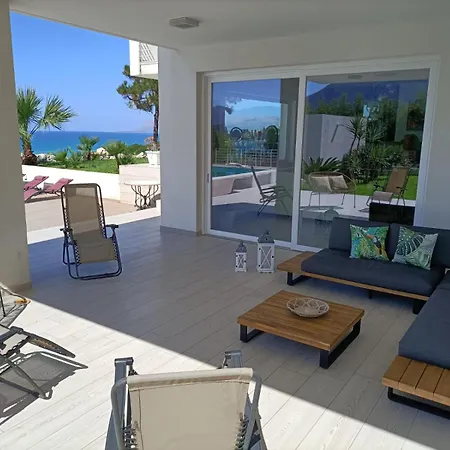 Flo Villa